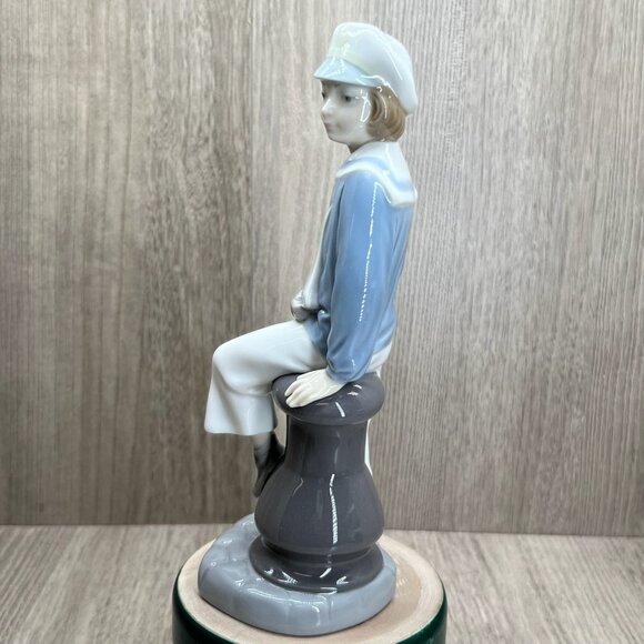 Vtg Lladro #4810 "Boy with Yacht" Glazed Porcelain Figurine Salvador Furió Blue - Picture 3 of 10